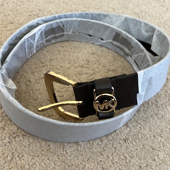 Michael Kors Leather Belt with MK Cutout Logo Disc belt - Picture 4 of 7